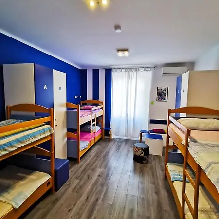 Croblue Hostel אכסניה